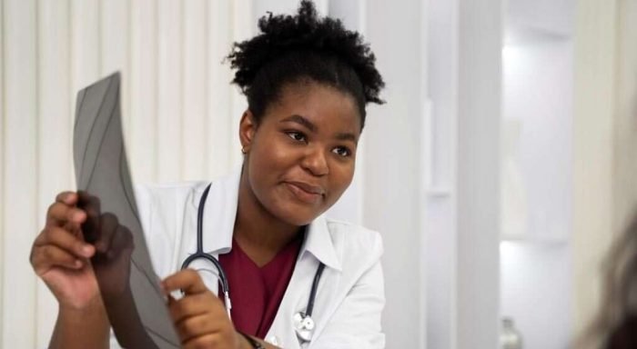 medium-shot-doctor-holding-radiography medium-shot-doctor-holding-radiography
